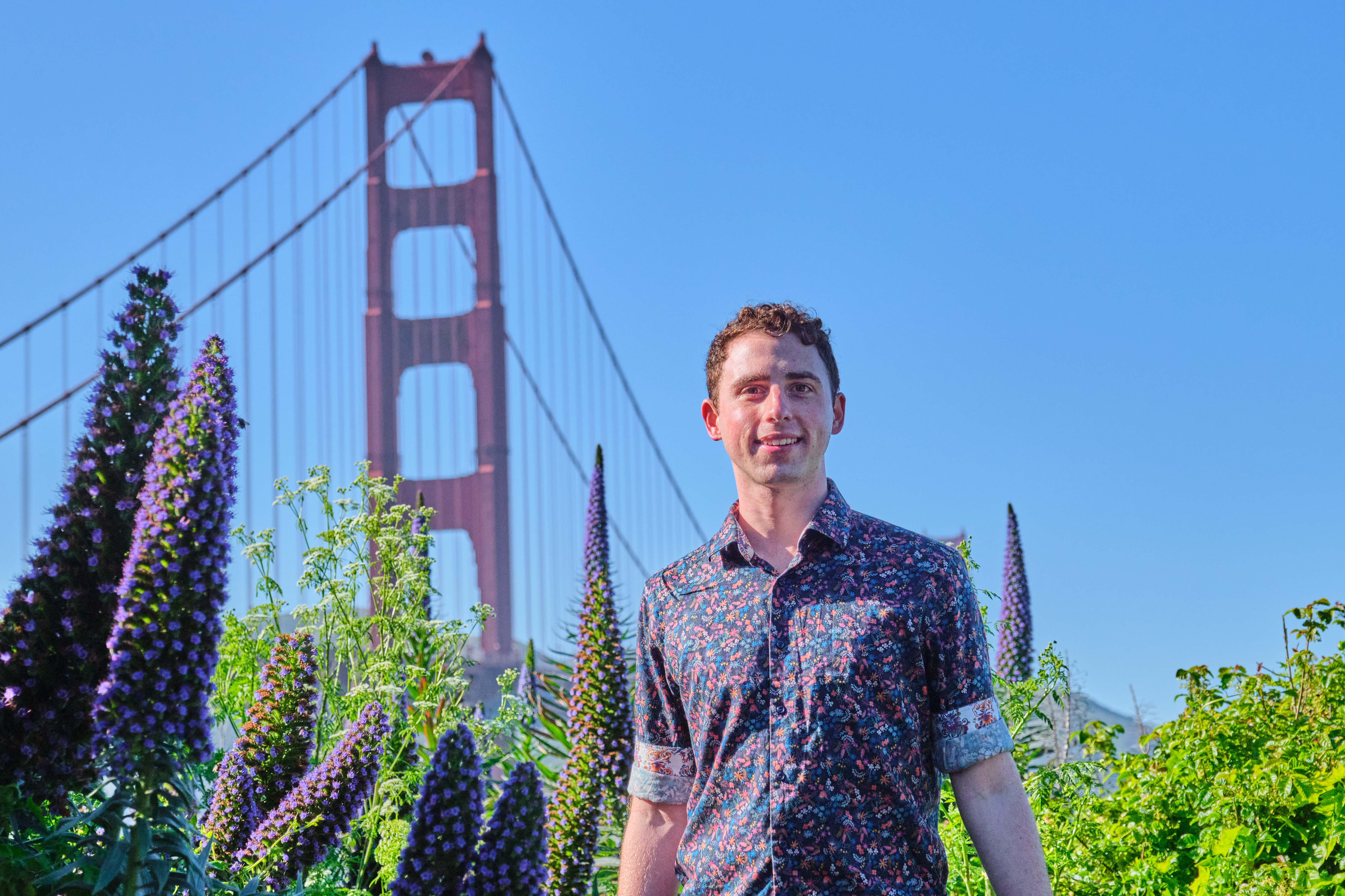 A picture of Tommaso standing in front of the Golden Gate Bridge.